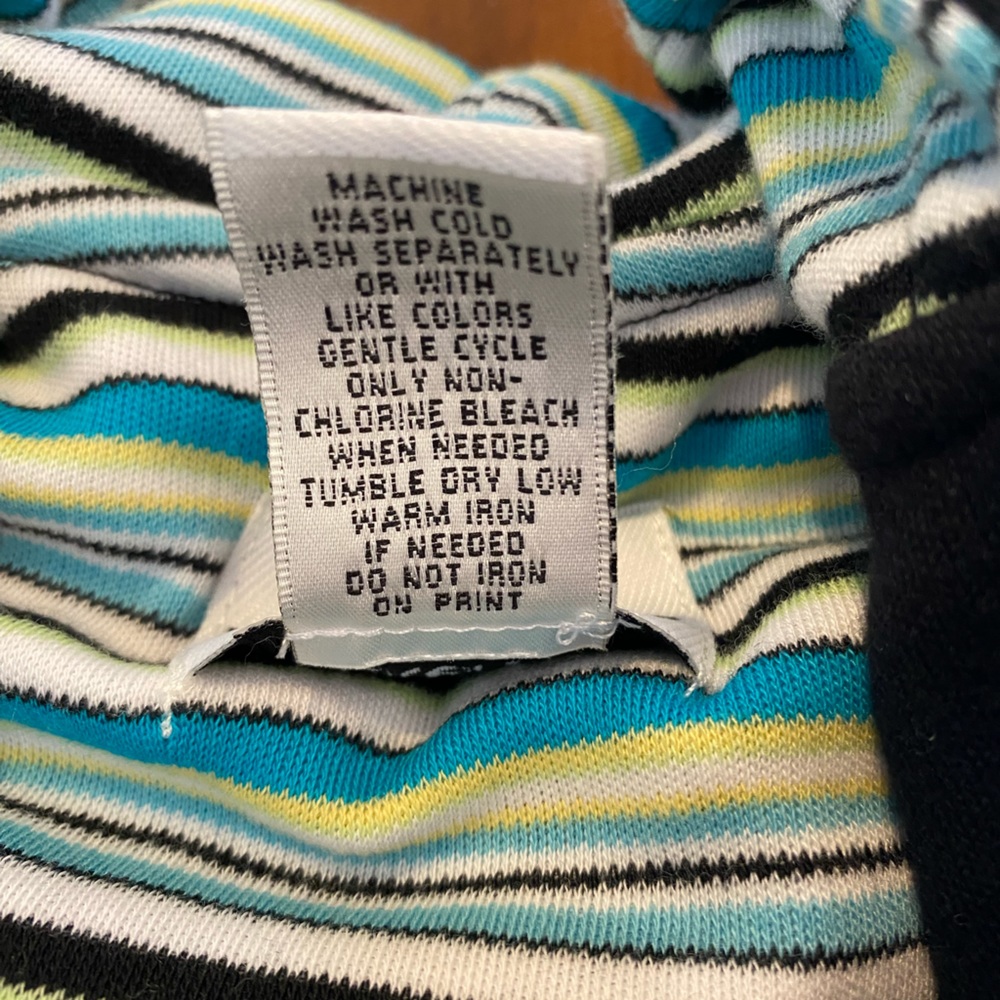 Breckenridge jacket. sidewalk café. Navy blue with cat design. Size small. - Picture 8 of 16